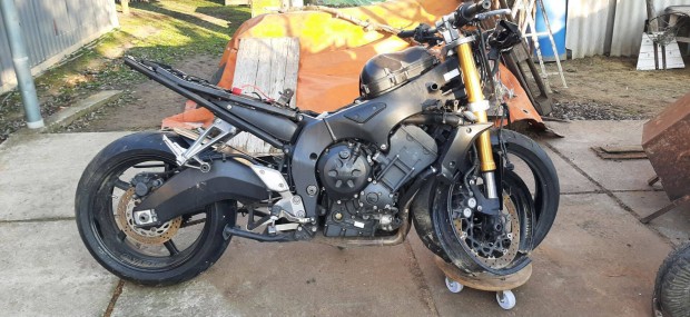 Elad Alkatrsznek trtt hinyos 2007-Es Yamaha FZ1 S