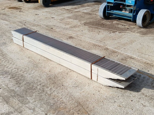 Eladó Alu rámpák 2m 30cm