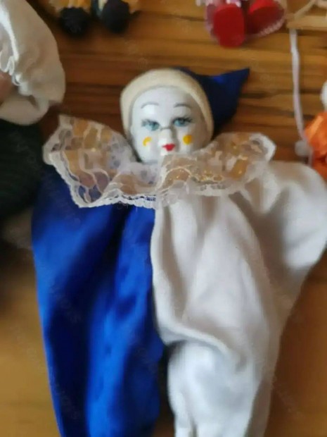 Eladó.Antik porcelán fejü II es.Mert több van