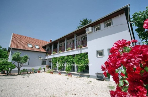 Elad� Apartman H�z, Gyula