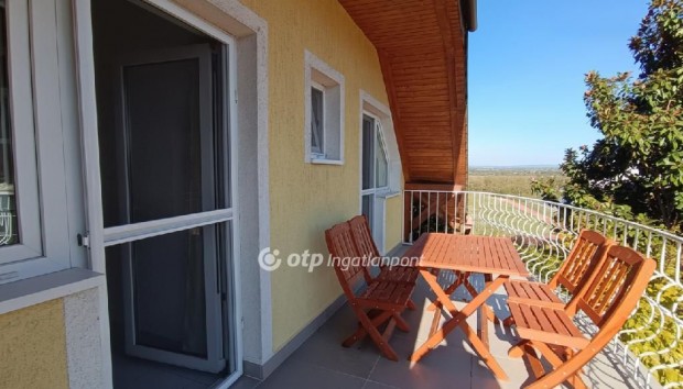 Elad� Apartman, Balatonbogl�r