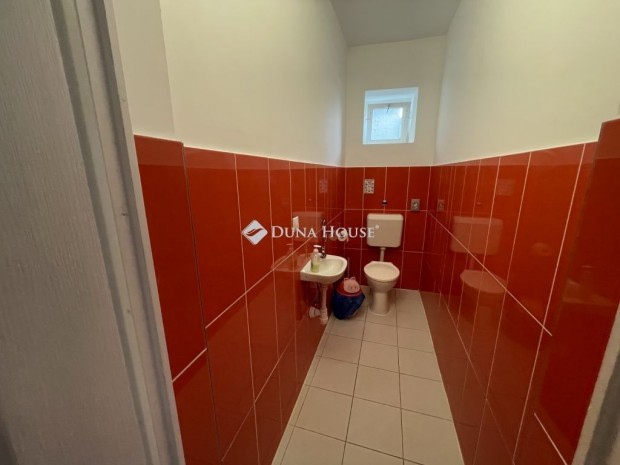 Elad� Apartman,  S�rv�r