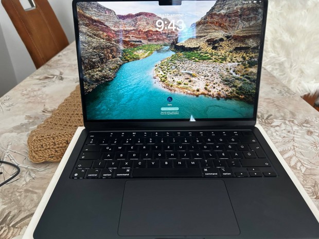 Eladó Apple Macbook Air 13 M3 (2024) 16 GB RAM / 512 GB SSD 14 hó