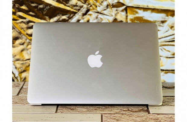 Eladó Apple Macbook Air EU 256 GB Silver 2013 13 i5 4 GB SSD - S036