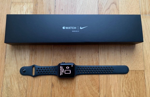 Elad Apple Watch Series 3 Nike Edition (42mm)