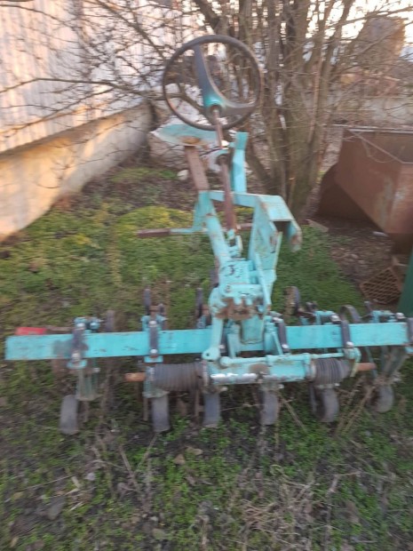 Elad� Apr�mag sork�zm�vel�