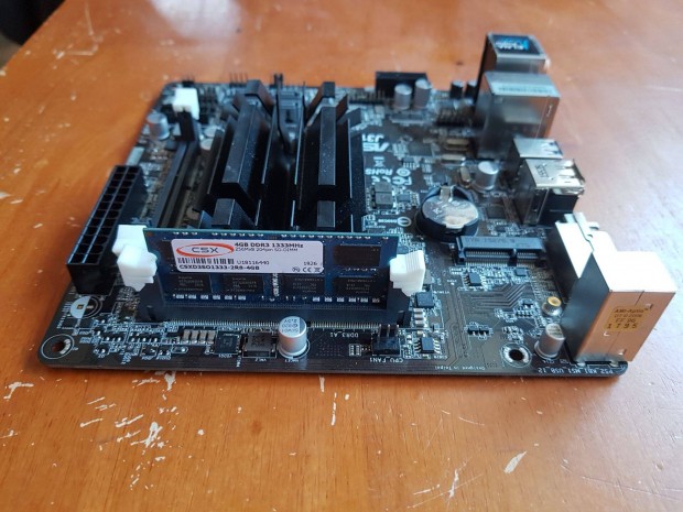 Elad Asrock J3160-Itx Mini-Itx alaplap 4GB rammal