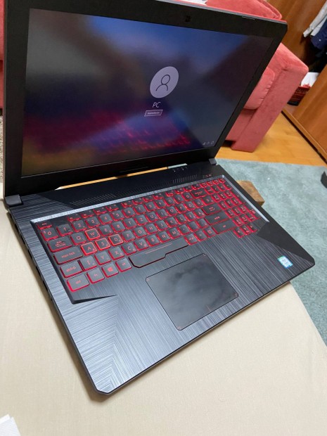 Elad Asus Gamer laptop