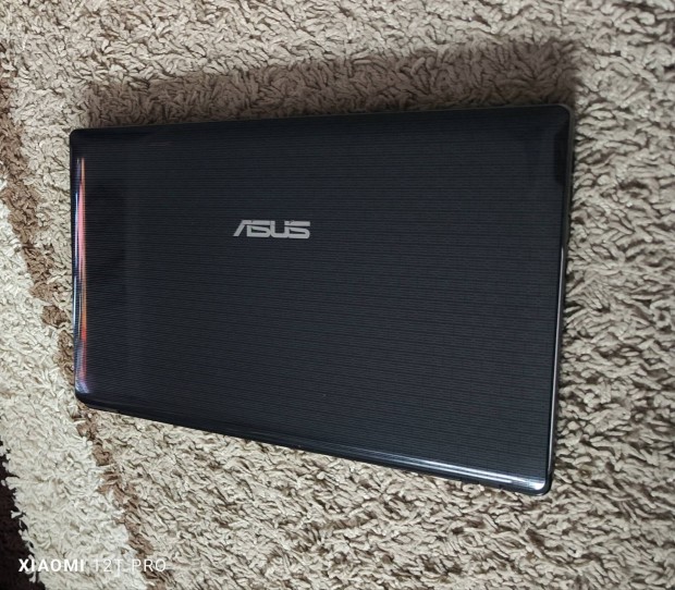 Elad Asus I3 laptop jo aksival 