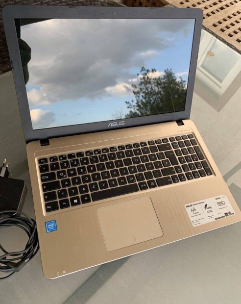 Elad Asus R540S laptopom
