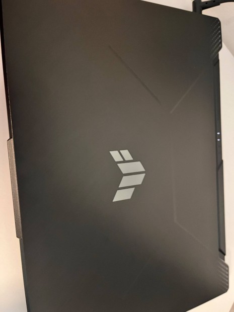 Elad Asus Tuf Gaming F15 FX506HF-HN017 Gamer Laptop