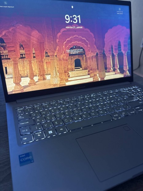 Elad� Asus Vivobook 15,6 laptop, Garanci�s 