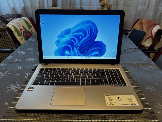 Elad Asus X540Y laptop