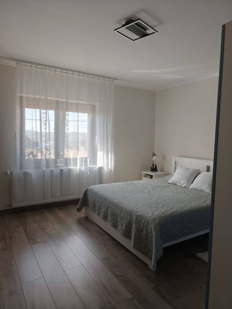 Elad� Asz�don panor�m�s Csal�di h�z 