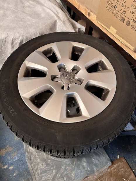 Eladó Audi A6 5x112 16" alufelni 225/55 R16 gumikkal