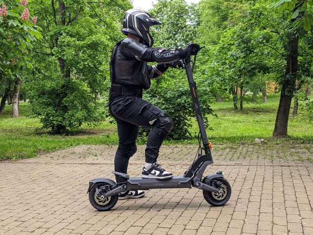 Eladó Ausom L2 Max duál motoros elektromos roller házhozszállítással