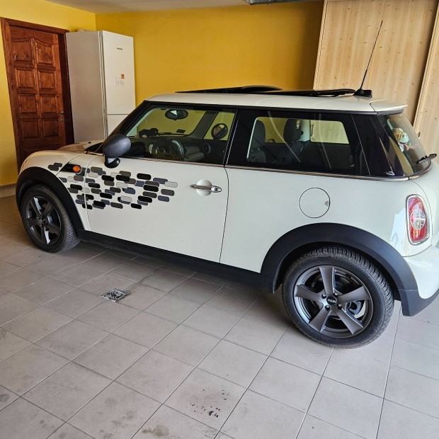 Elad� Auto Mini Cooper