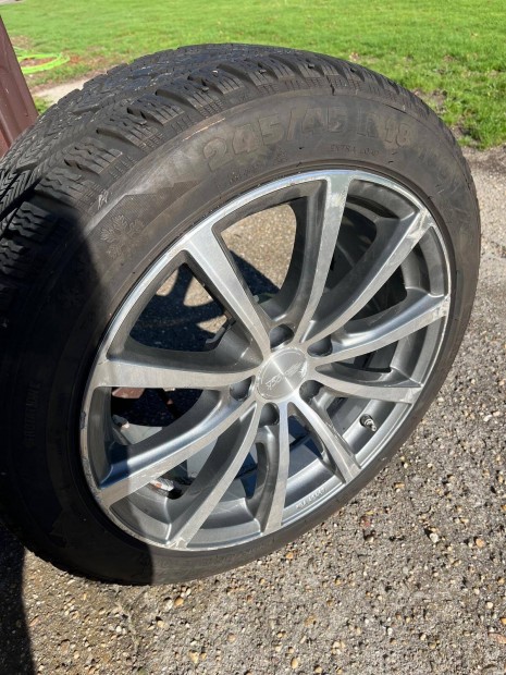 Elad BMW 5 knnyfm felni tli gumival 245/45 R18 4