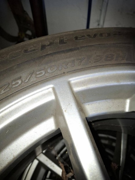 Eladó BMW Hankook téli gumi szett