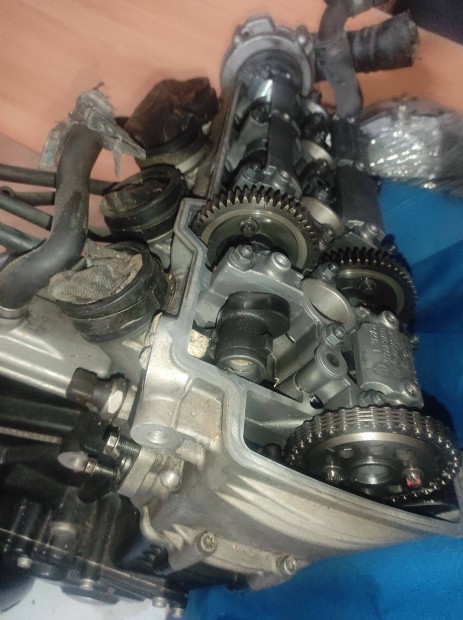 Eladó BMW K1200R, -K1200S,-K1200GT tipusokhoz 2006 motorblokk