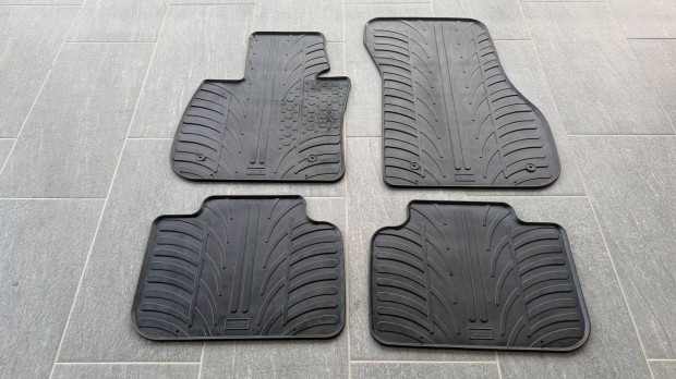 Elad� BMW X1 F48 �jszer� m�retpontos gumisz�nyeg garnit�ra