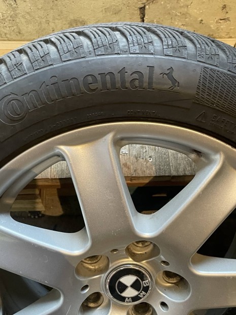 Elad BMW felni gumival