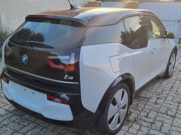 Eladó BMW i3S enyhén sérült autó