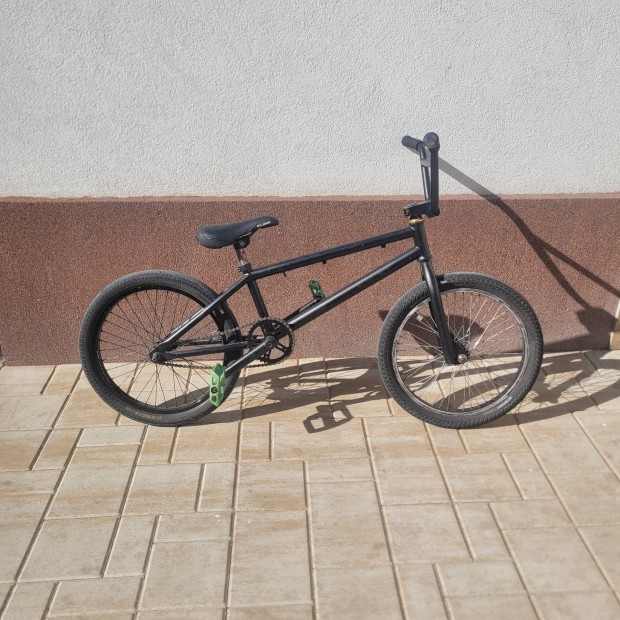 Elad BMX bicikli