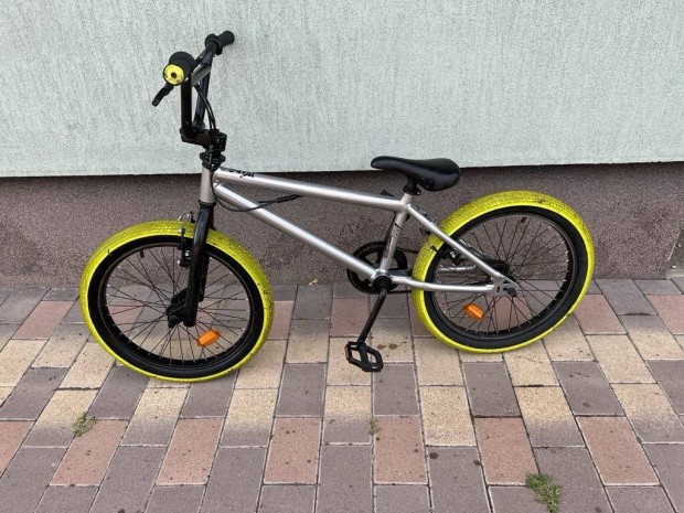 Elad BMX bicikli