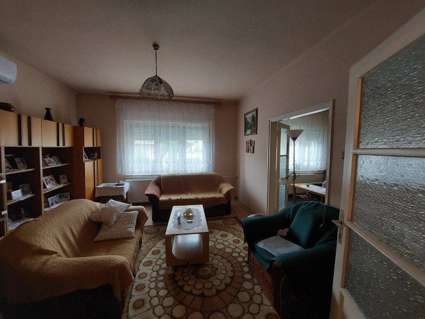 Elad� Baj�ton 88m2, 3 szob�s csal�di h�z