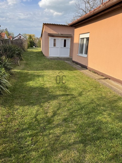 Eladó Balatonfenyves alsón Családi ház + külön bejáratú apartman!!