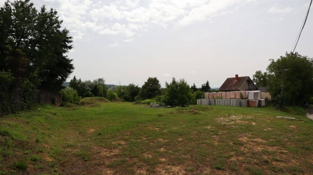 Eladó Balatonra panorámás építési telek Cserszegtomajon