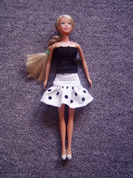 Elad Barbie baba ruha