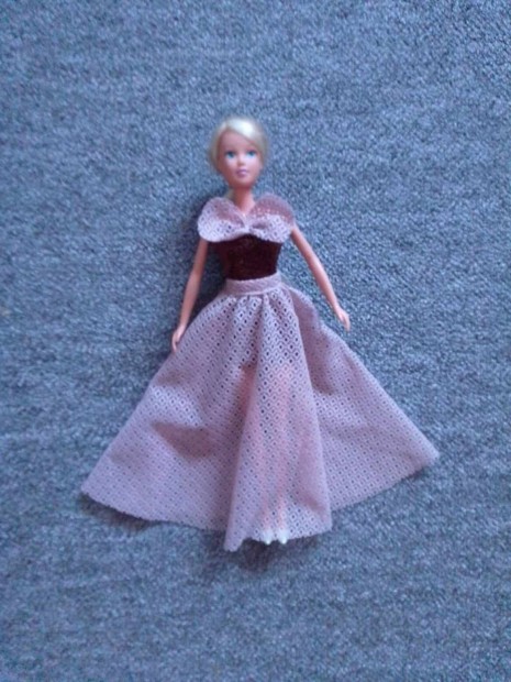 Elad Barbie j ruha