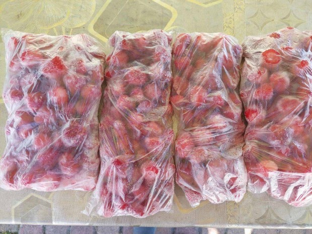 Elad Barcson 5-kg egszben lefagyasztott eper