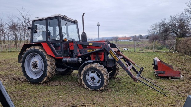 Elad Belarus MTZ 82 traktor homlokrakodval