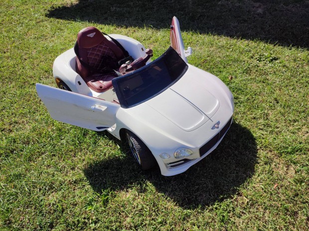 Eladó Bentley akkumulátoros kisautó - ajándéknak is szuper választás!