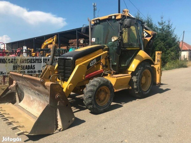 Eladó/Bérelhető CAT 422 E Kombi kotró