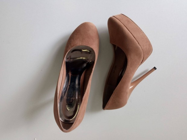 Elad� B�zs n�i magassark�. 41.-es m�retben