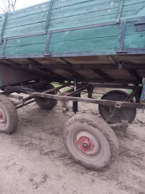 Elad� Billen�s Szek�r 