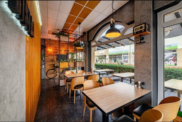 Eladó Bistro Siófok belvárosában, teljes berendezéssel