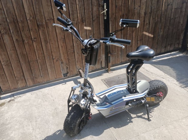 Elad Blueway XE16 elektromos roller lssel 1600W