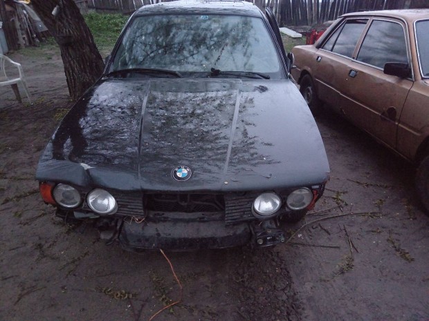 Elad� Bmw e34 alkatr�szek