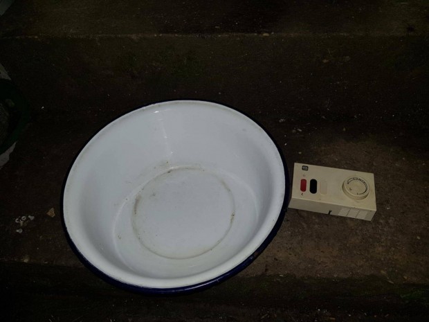 Eladó Bonyhádi zománcos lavór és termosztát