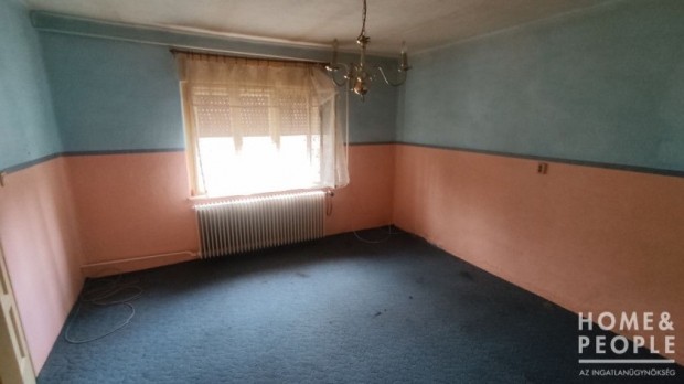 Elad� Bord�nyi h�z