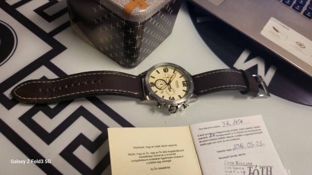 Eladó Bőrszíjas Fossil karóra.