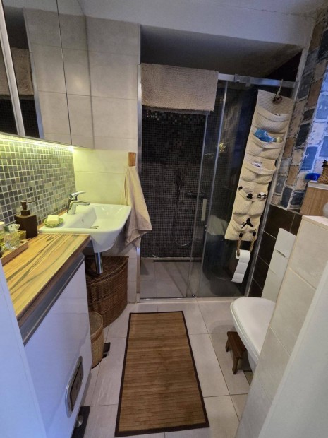 Elad� Bp. III. z�ld�vezeti lak�s