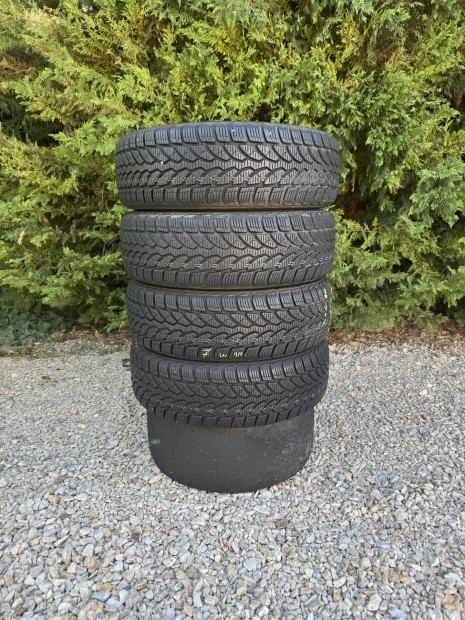 Eladó Bridgestone Blizzak 195/65 R15 gumi 4db!