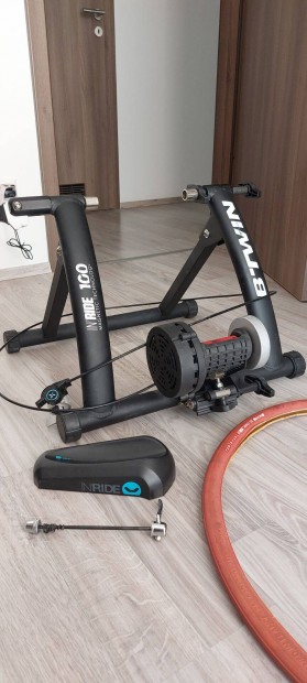 Eladó Btwin In'Ride 100 Edzőgörgő + Ajándék kiegészítők!