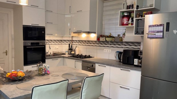 Elad� Budapest VIII. ker�let�ben egy 84 nm-es, 3+1 f�lszob�s lak�s